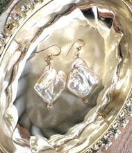 Lade das Bild in den Galerie-Viewer, Delicate Natural Pearl and Gold Filled Hook Earrings with Clear Cubic Zirconia
