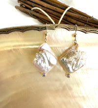 Lade das Bild in den Galerie-Viewer, Delicate Natural Pearl and Gold Filled Hook Earrings with Clear Cubic Zirconia
