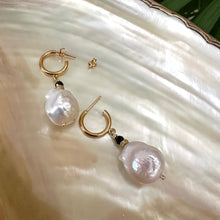 Lade das Bild in den Galerie-Viewer, White Baroque Pearl Hoop Earrings, with Black Spinel and Diamonds Pave Accent, Gold Vermeil Plated Silver
