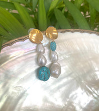 Lade das Bild in den Galerie-Viewer, Freshwater Baroque Pearl Gold Dangle Drop Earrings with Turquoise
