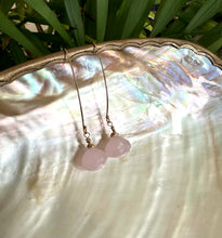 Charger l&#39;image dans la galerie, Rose Quartz Briolettes Earrings, Gold Filled Threader Earrings
