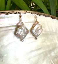 Lade das Bild in den Galerie-Viewer, Delicate Natural Pearl and Gold Filled Hook Earrings with Clear Cubic Zirconia
