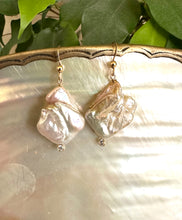 Lade das Bild in den Galerie-Viewer, Delicate Natural Pearl and Gold Filled Hook Earrings with Clear Cubic Zirconia
