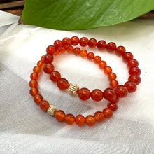 Cargar imagen en el visor de la galería, Orange Carnelian Stretch Bracelet in 6 or 8mm, Gold Filled, Red Agate Bracelet with Pearls, 7&quot;
