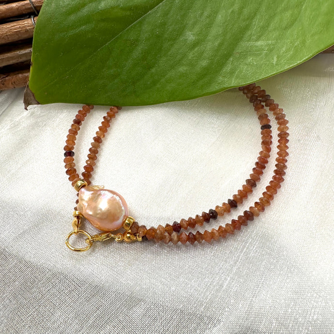 Hessonite Garnet Beaded Necklace with Golden Pink Baroque Pearl in Middle. Gold Vermeil, 17