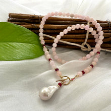 Lade das Bild in den Galerie-Viewer, beautiful gemstones toggle necklace combining Soft pink morganite beads with tiny red Ruby rondelles separated with gold filled beads and finished with baroque pearl pendant. 18&quot;inches long
