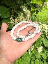 Lade das Bild in den Galerie-Viewer, Emerald and White Silverite Choker Necklace with Diamonds. 17&quot;inches
