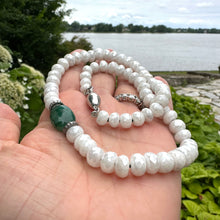 Carica l&#39;immagine nel visualizzatore di Gallery, Emerald and White Silverite Choker Necklace with Diamonds. 17&quot;inches
