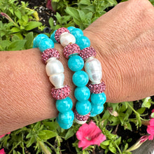 Carica l&#39;immagine nel visualizzatore di Gallery, Teal Blue Jade Bracelet with Sparkly Pink Rhinestones, Stretchy Polymer Clay Bracelets
