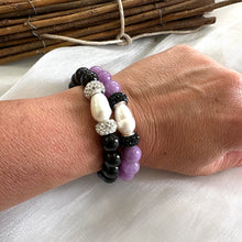 Carica l&#39;immagine nel visualizzatore di Gallery, Chunky Black Onyx &amp; Pearl Stretch Bracelet with Polymer Clay Rhinestones
