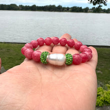 Carica l&#39;immagine nel visualizzatore di Gallery, Chunky Red Jade Bracelet &amp; Sparkly Blue or Green Rhinestones, Stretchy Polymer Clay Bracelet
