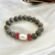 Load image into Gallery viewer, Silver Gray Druzy Agate Beads &amp; Pearl Stretch Bracelet with Pink Polymer Clay Rhinestones, 7&quot;inches
