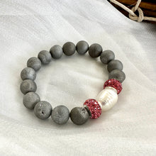 Load image into Gallery viewer, Silver Gray Druzy Agate Beads &amp; Pearl Stretch Bracelet with Pink Polymer Clay Rhinestones, 7&quot;inches
