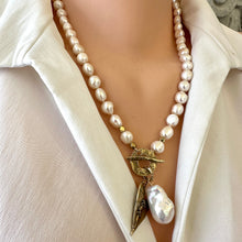 Carica l&#39;immagine nel visualizzatore di Gallery, Freshwater Pearl Toggle Necklace with Baroque Pearl &amp; Artisan Gold Bronze Stitched Heart Pendants, 21 in
