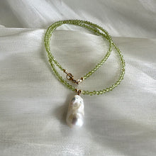 Charger l&#39;image dans la galerie, Peridot &amp; Baroque Pearl Pendant Necklace, August Birthstone, Gold Filled, 18.5&quot;inches
