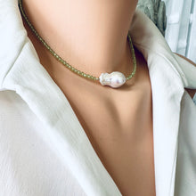 Lade das Bild in den Galerie-Viewer, Peridot &amp; Baroque Pearl Necklace, Peridot Jewelry, August Birthstone, Gold Filled
