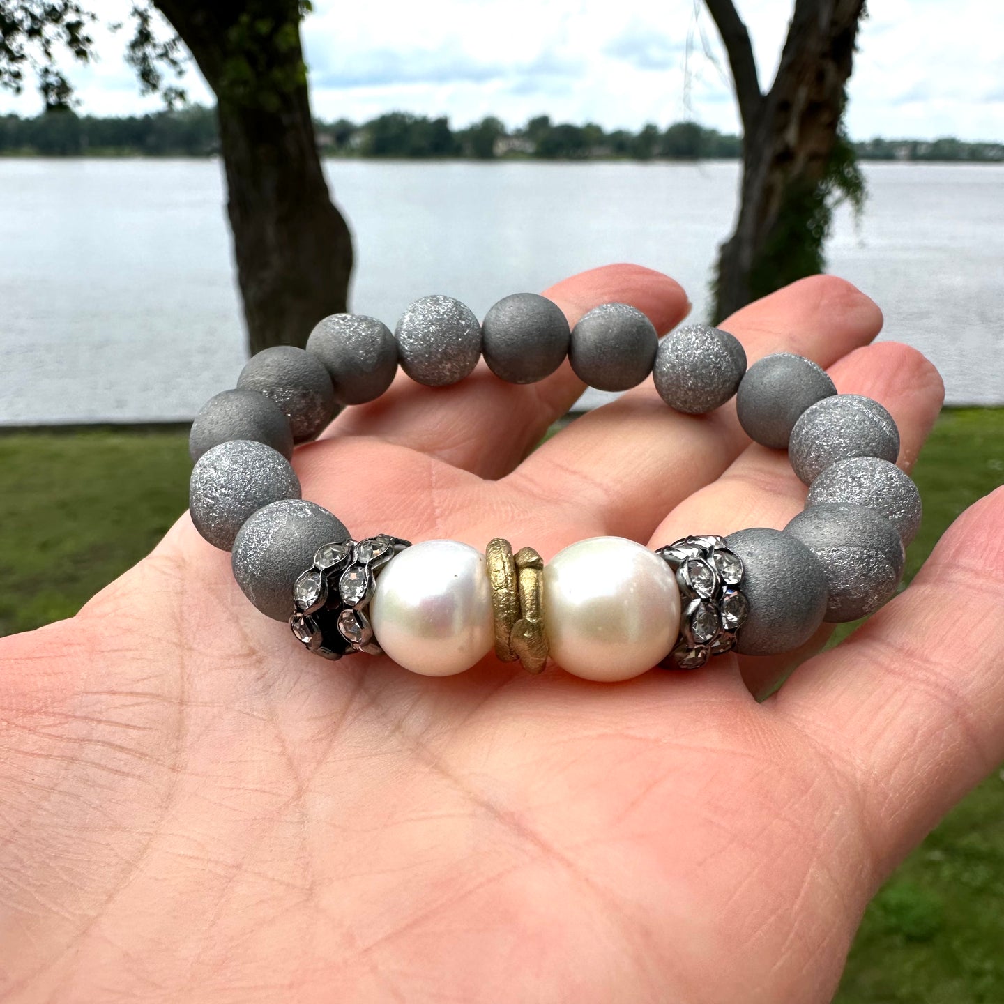 Silver Grey Druzy Agate & Pearls Stretch Bracelet