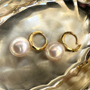 Light golden pink Edison pearl drop earrings with 13mm pearls on gold vermeil-plated silver huggie hoops, perfect for a June birthday or elegant gift.