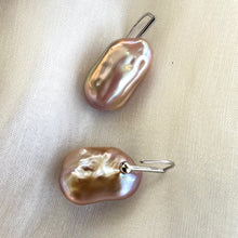 Charger l&#39;image dans la galerie, Pinkish Purple Rectangular shaped Oversized Baroque Pearl Drop Earrings, Silver
