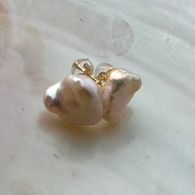 Charger l&#39;image dans la galerie, Champagne Keshi Pearl Stud Earrings, GV
