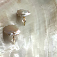 Lade das Bild in den Galerie-Viewer, White Baroque Pearl Stud Earrings, Rectangle Shape Pearl Ear Studs, Sterling Silver
