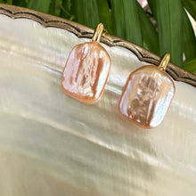 Charger l&#39;image dans la galerie, Oversize Golden Peach Rectangular shaped Pearl Drop Earrings, GV
