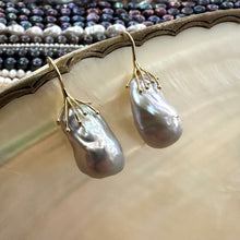 Charger l&#39;image dans la galerie, Silver Grey Baroque Pearl Drop Earrings, GV or Silver
