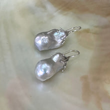 Charger l&#39;image dans la galerie, Silver Grey Baroque Pearl Drop Earrings, GV or Silver
