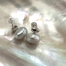 Charger l&#39;image dans la galerie, Silver Grey Nugget Pearl Stud Earrings, Silver
