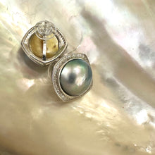 Charger l&#39;image dans la galerie, Peacock Light Grey Mabe Pearl Stud Earrings with Cz Accents, Sterling Silver
