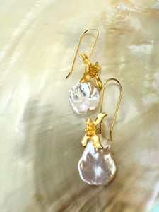 Large Petal pearls dangling gracefully from gold vermeil-plated silver fish hook settings in the shape of flowers, 50mm