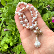 Cargar imagen en el visor de la galería, Hand Knotted Pink Pearl Toggle Necklace, White Baroque Pearl Pendant, Artisan Gold Bronze Toggle Clasp, 18&quot; or 19&quot;in
