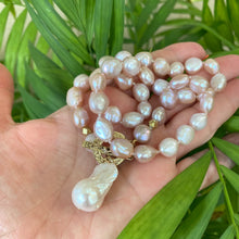 Cargar imagen en el visor de la galería, Hand Knotted Pink Pearl Toggle Necklace, White Baroque Pearl Pendant, Artisan Gold Bronze Toggle Clasp, 18&quot; or 19&quot;in
