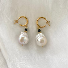 Lade das Bild in den Galerie-Viewer, White Baroque Pearl Hoop Earrings, with Black Spinel and Diamonds Pave Accent, Baroque Pearls Drop Earrings, Gold Vermeil Plated Silver. Drop length 30mm
