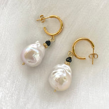 Lade das Bild in den Galerie-Viewer, White Baroque Pearl Hoop Earrings, with Black Spinel and Diamonds Pave Accent, Baroque Pearls Drop Earrings, Gold Vermeil Plated Silver. Drop length 30mm
