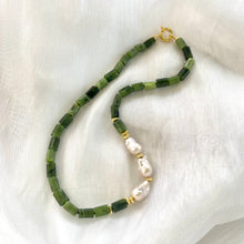 Carica l&#39;immagine nel visualizzatore di Gallery, Hand knotted Green Canadian Jade Tube Beads Necklace w Gold Vermeil Plated Silver &amp; Fresh Water Baroque Pearls x3. gold plated silver marine clasp and beads.
Measures almost 18&quot;inches or 45cm
