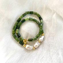 Carica l&#39;immagine nel visualizzatore di Gallery, Hand knotted Green Canadian Jade Tube Beads Necklace w Gold Vermeil Plated Silver &amp; Fresh Water Baroque Pearls x3. gold plated silver marine clasp and beads.
Measures almost 18&quot;inches or 45cm
