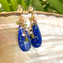 Lade das Bild in den Galerie-Viewer, Teardrop Lapis Lazuli and Peridot Earrings, Gold Filled, OOAK Jewelry
