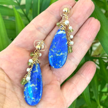 Lade das Bild in den Galerie-Viewer, Teardrop Lapis Lazuli and Peridot Earrings, Gold Filled, OOAK Jewelry
