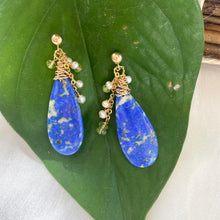 Lade das Bild in den Galerie-Viewer, Teardrop Lapis Lazuli and Peridot Earrings, Gold Filled, OOAK Jewelry
