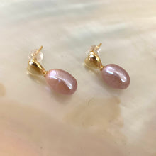 Charger l&#39;image dans la galerie, Lavender Pink Heart Pearl Stud Earrings, Gold Vermeil or Silver
