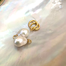 Lade das Bild in den Galerie-Viewer, White Baroque Pearl Dangle Earrings, Gold Vermeil Plated Silver Hoops, Large Pearl Drop Earrings 14-34mm
