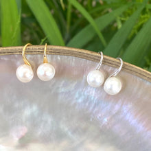 Lade das Bild in den Galerie-Viewer, Freshwater White Button Pearl High Heels Drop Earrings, Gold Vermeil or Silver, AAA Real White Pearl 8mm Dangle Earrings
