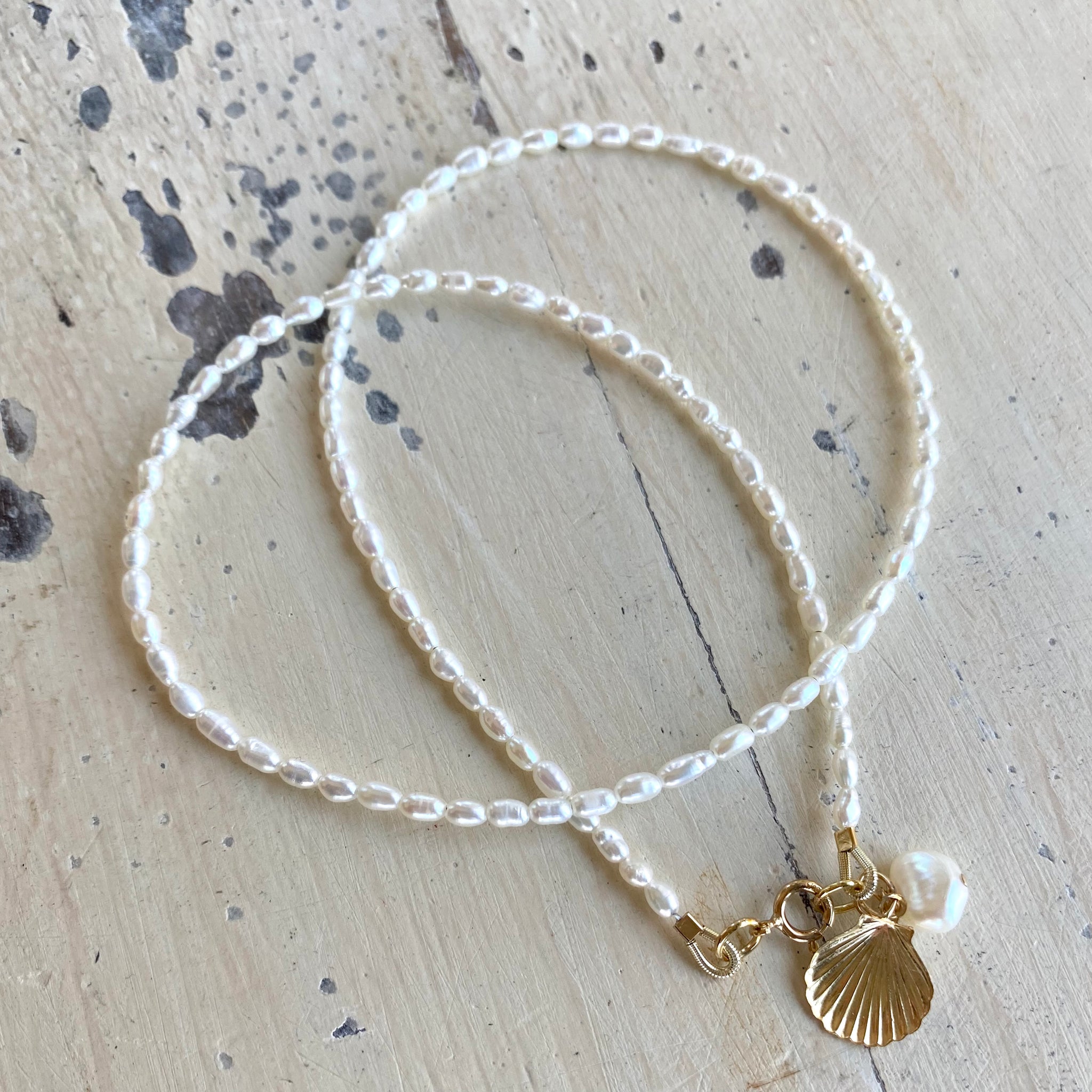 Miniature Conch Shell/Pearl Bracelet